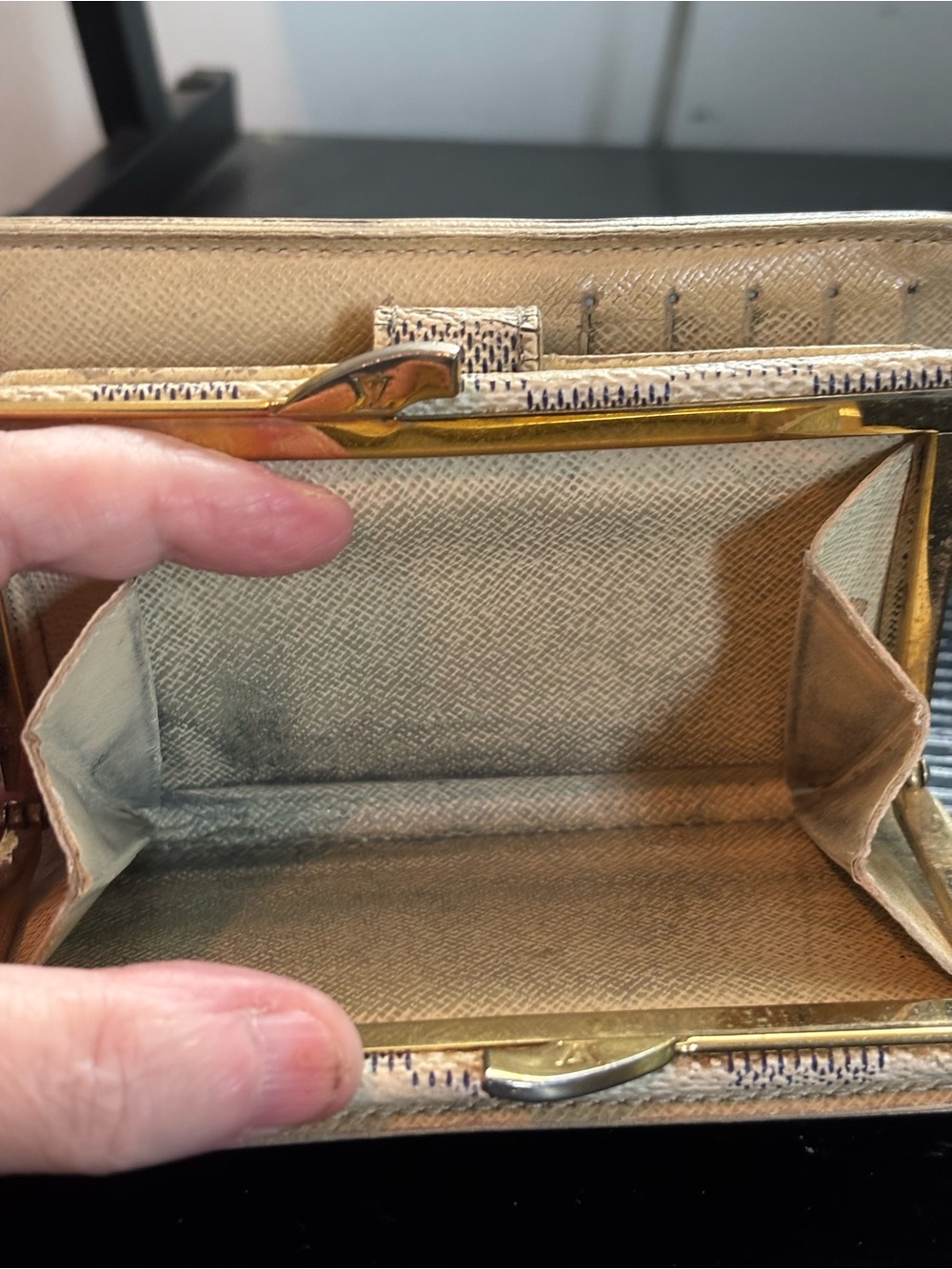 Authentic Louis Vuitton Damier Azur Portefeuille Viennois– Fair/Functional - Picture 11 of 13
